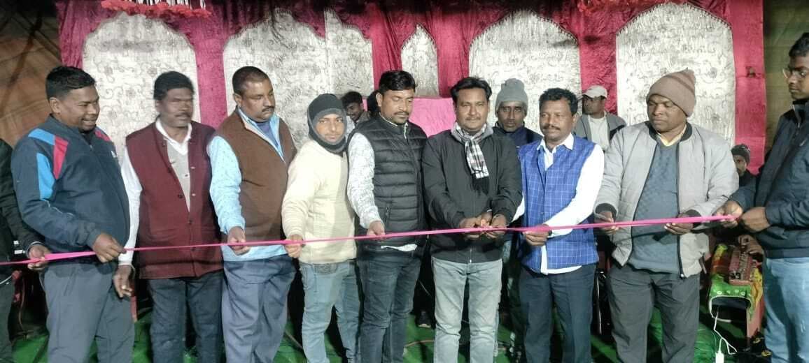 ऑर्केस्ट्रा में बांग्ला व संताली संगीत पर झूमे दर्शक