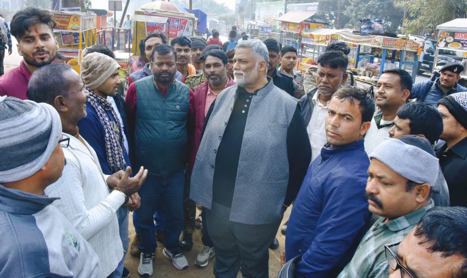 फुटकर विक्रेताओं के समर्थन में उतरे सांसद, कहा- वैकल्पिक व्यवस्था तक न करें परेशान