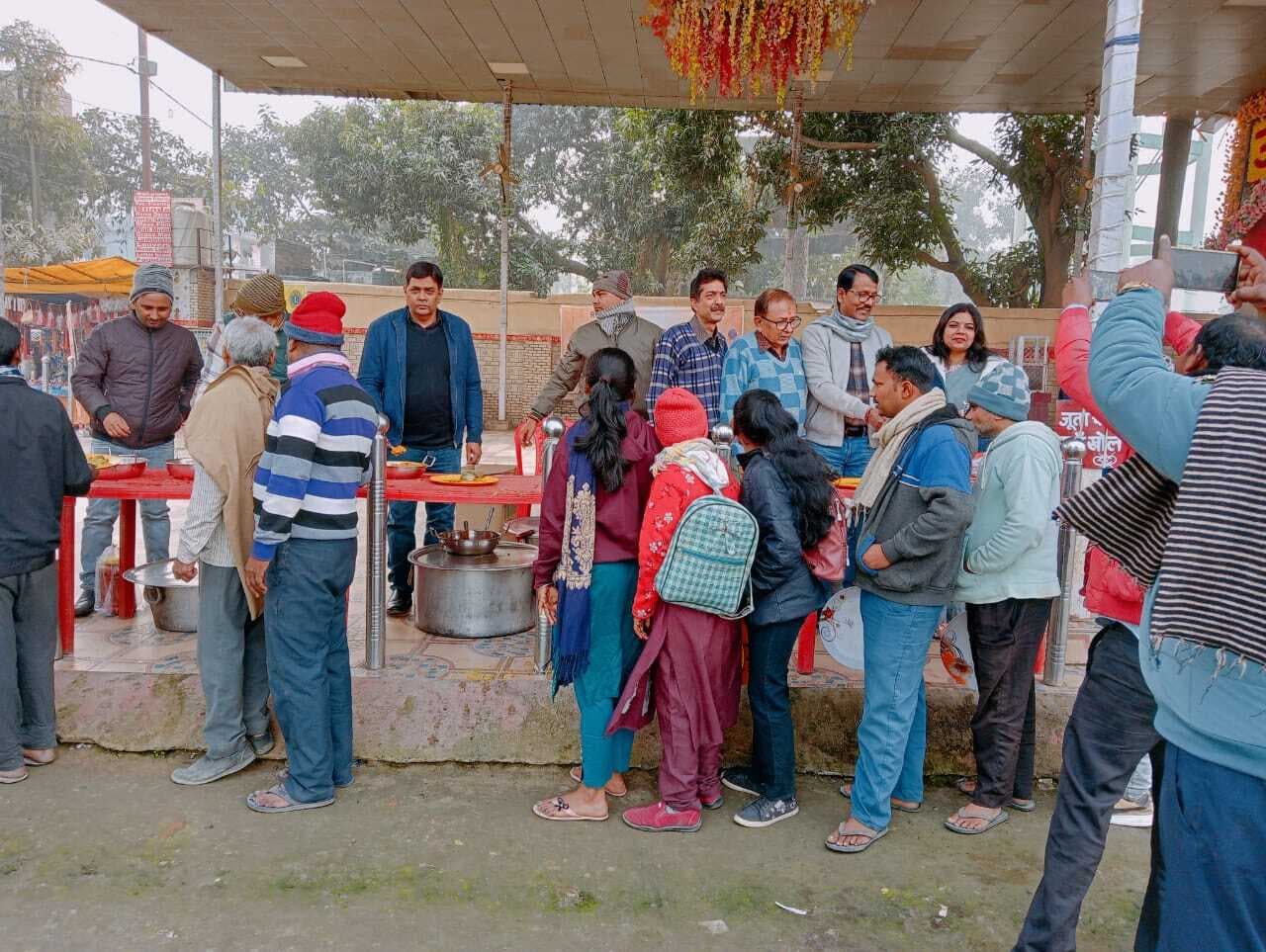 गांधी मैदान में खिचड़ी भोज व पंतगोत्सव का आयोजन