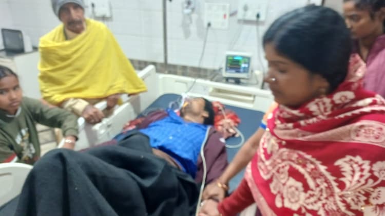 Deoghar news : देवघर -दुमका रोड पर डिवाइडर से टकरायी कार, पांच गंभीर रूप से घायल