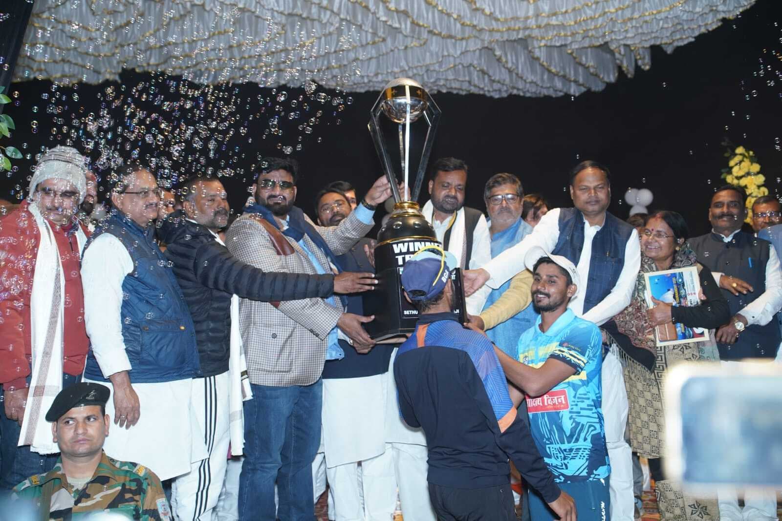 Deoghar News : झारखंड क्रिकेट टूर्नामेंट में लखीसराय टीम बनीं चैंपियन