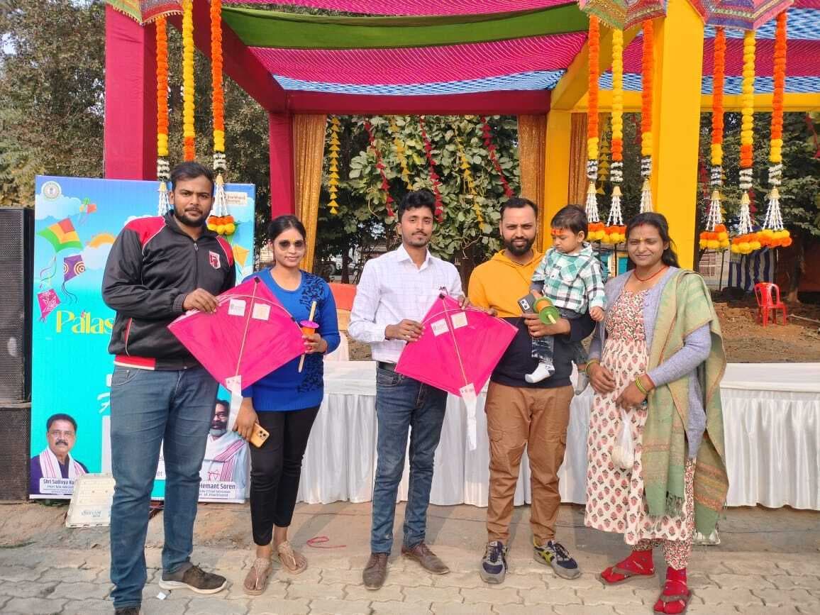 करमदाहा मेले में पलाश पतंग महोत्सव आयोजित