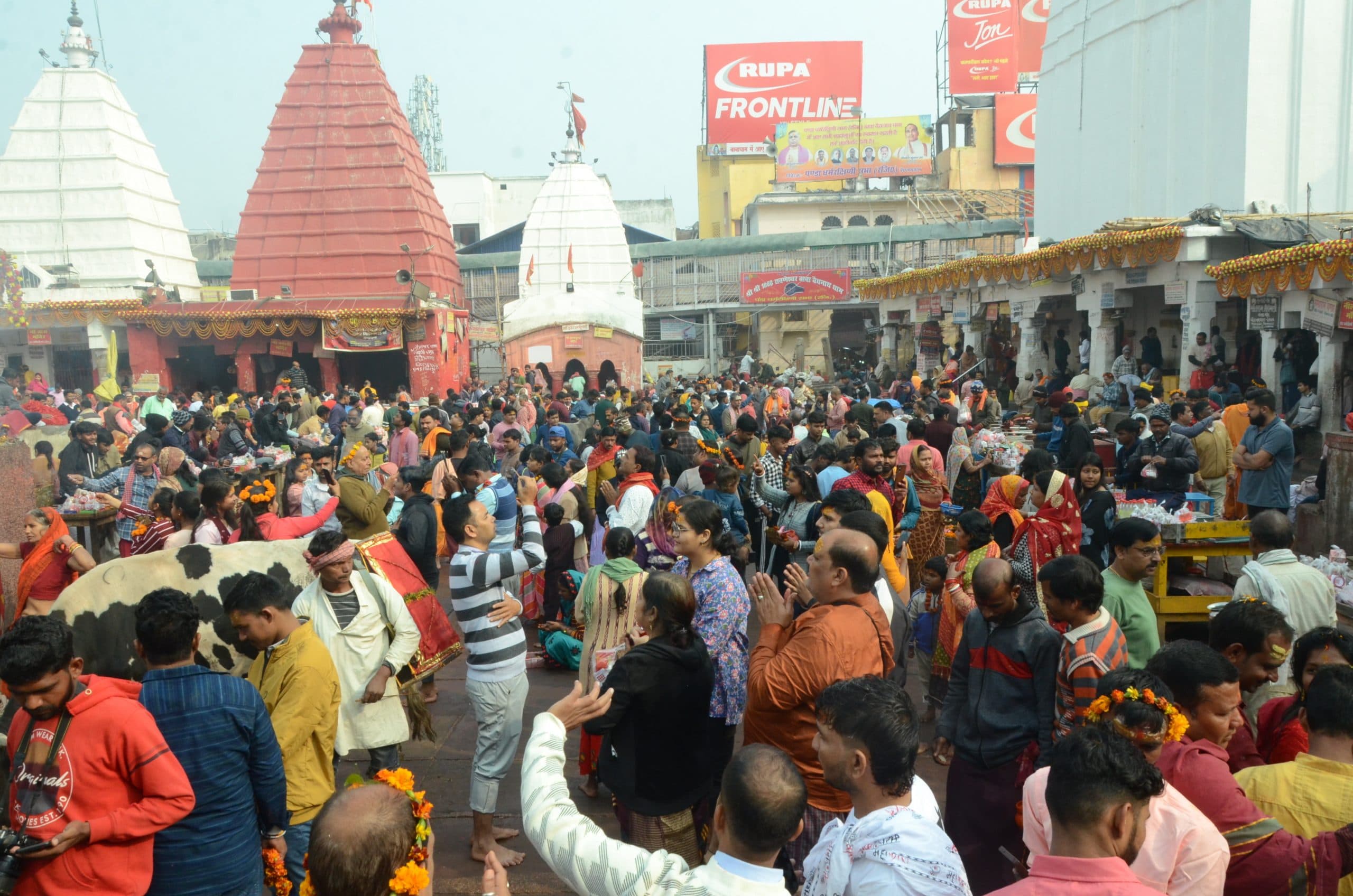 Deoghar news : मकर संक्रांति पर 20 हजार ने किया जलार्पण, 757 ने कूपन लेकर की पूजा