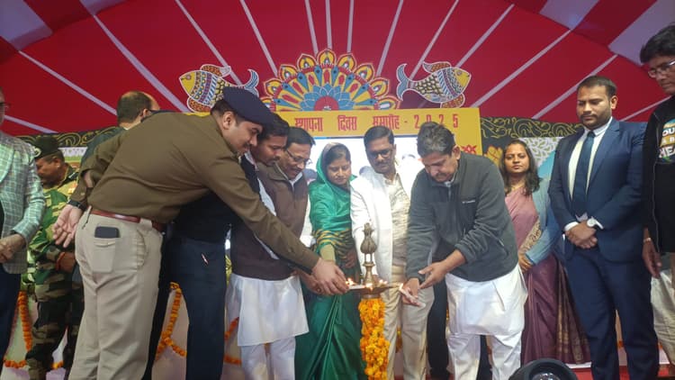 किशनगंज जिला विकास की उंचाईयों को छूने के लिए हैं अग्रसर: डीएम