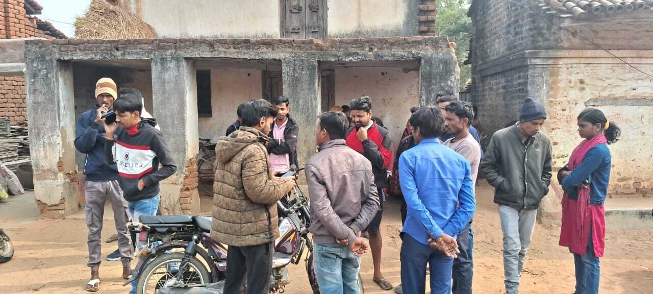बच्चों को बचाने के प्रयास में बाइक सवार घायल