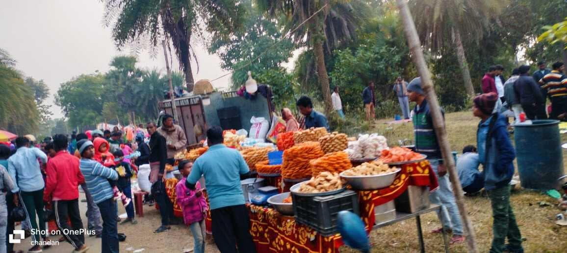 मकर संक्रांति पर लोगों ने लगायी आस्था की डुबकी, मंदिरों में की पूजा