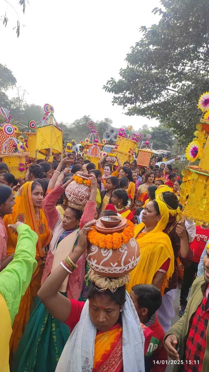 Jamshedpur News : हुरलुंग से लुपुंगडीह तक निकली भव्य टुसू विदाई शोभायात्रा