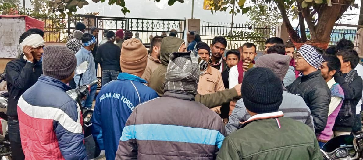 वीर कुंवर सिंह मैदान में प्रवेश शुल्क लेने पर हंगामा