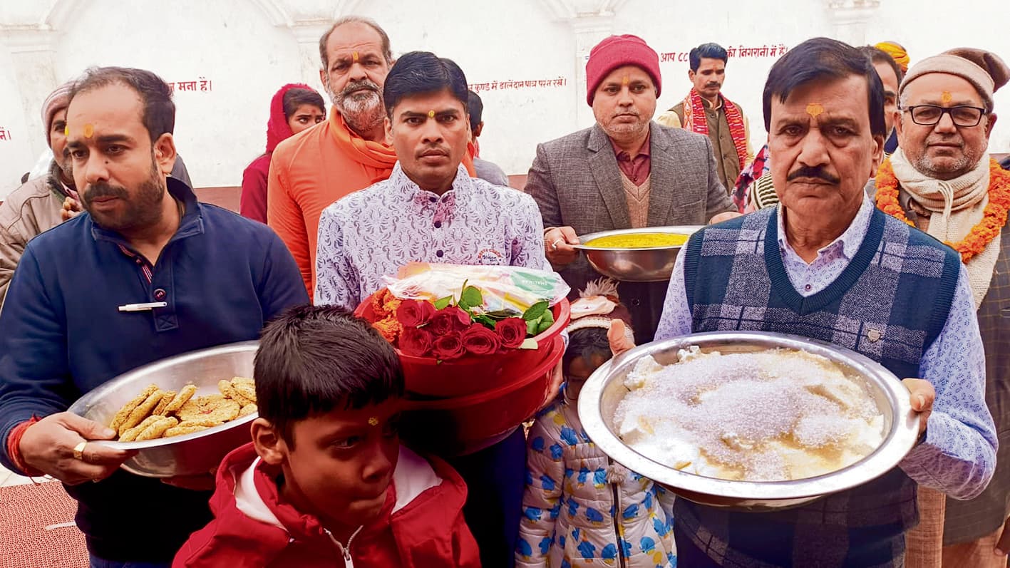 Gopalganj News  : थावे मंदिर में दिखा भक्ति, साधना और संस्कृति का अद्भुत संगम, वैदिक मंत्रों से गूंजा परिसर