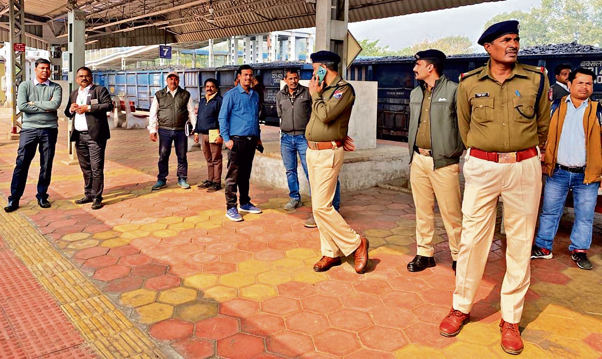 Rourkela News: चक्रधरपुर रेल एडीआरएम ने किया डुमेरता समेत अन्य स्टेशनों का निरीक्षण