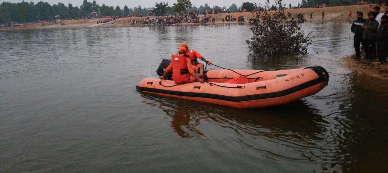 Giridih News :देर से पहुंची एनडीआरएफ टीम, नहीं चला डूबे हुए अधेड़ का पता
