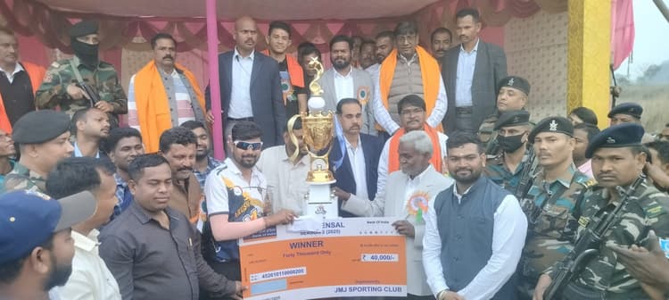 seraikela News : सुरेन्द्र स्पोर्टिंग को हराकर जोगो स्पोर्टिंग चैंपियन