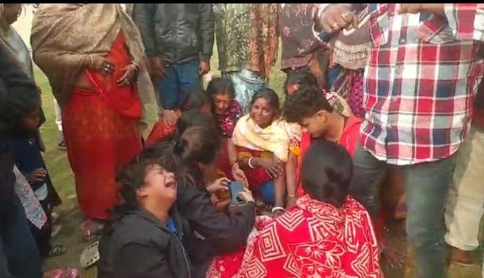 बाढ़ में निजी महिला स्वास्थ्यकर्मी की गला घोंट कर हत्या