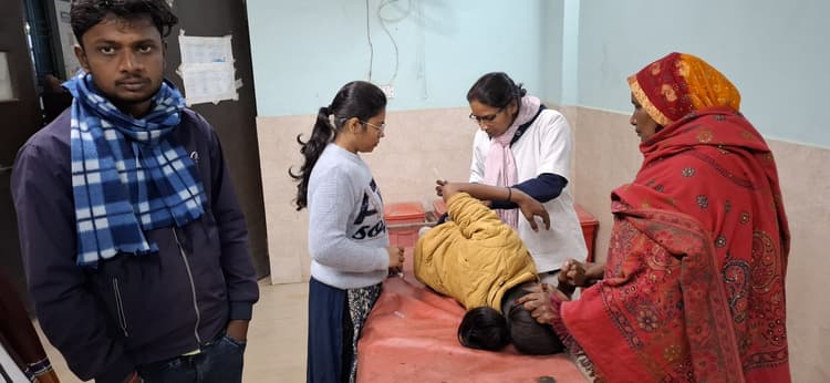 बाइक की ठोकर से साइकिल सवार छात्रा जख्मी