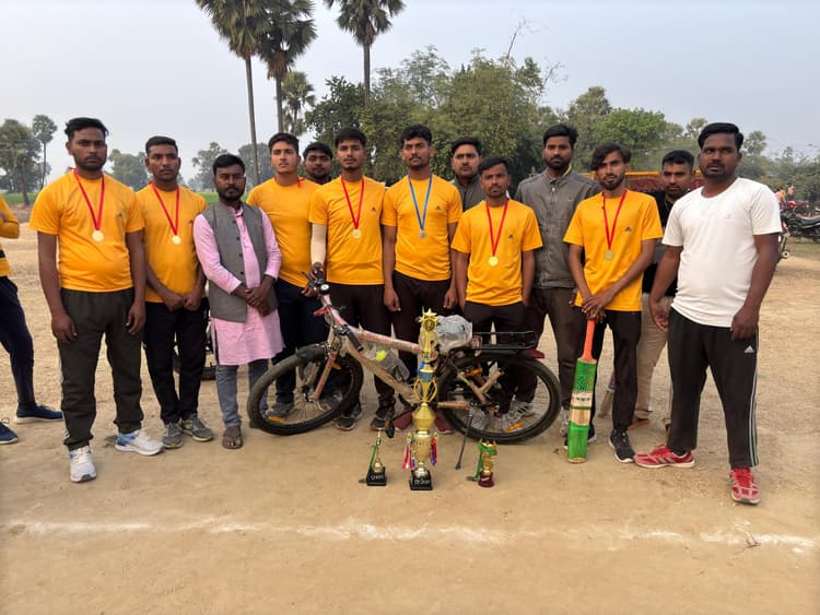 Gaya News : क्रिकेट टूर्नामेंट के फाइनल में मखदुमपुर की शानदार जीत