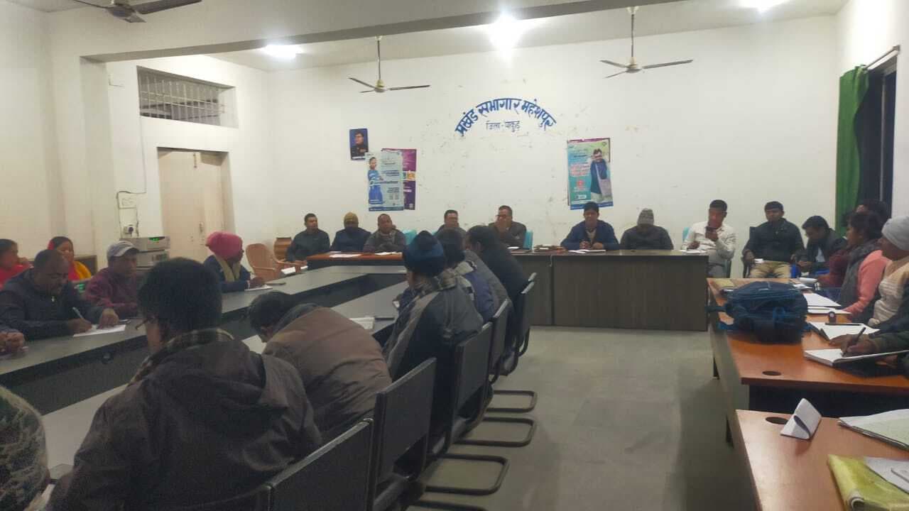 बीडीओ ने 15वें वित्त की योजनाओं पर की चर्चा