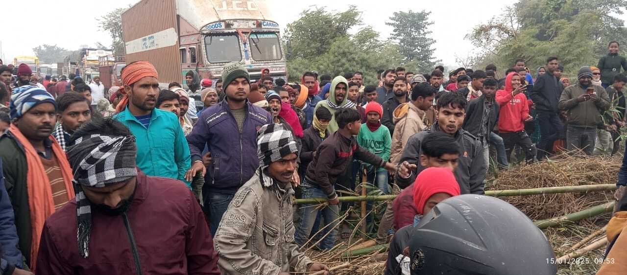 रफ्तार का कहर : बेटे को छोड़ने गये माता-पिता को पिकअप ने रौंदा, दोनों की मौत