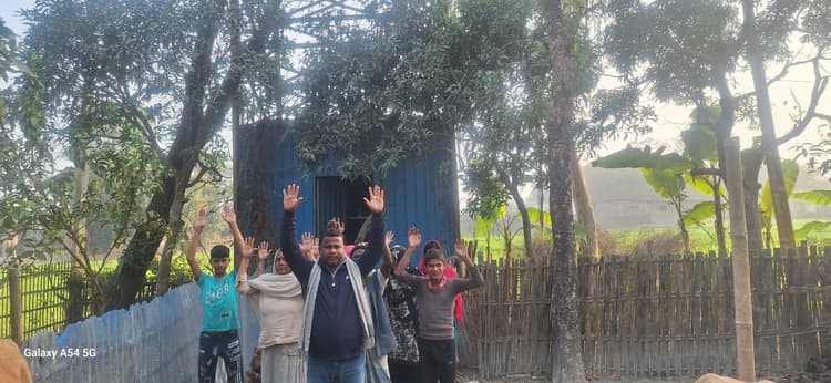 नल जल योजना में व्याप्त अनियमितता को लेकर ग्रामीणों ने किया प्रदर्शन