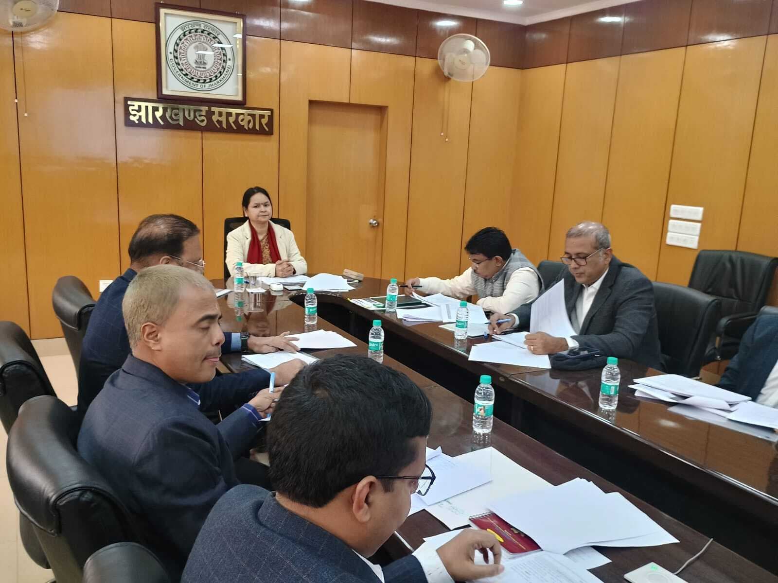 Ranchi News : 34 कोल ब्लॉक शुरू करने में आ रही परेशानियां दूर करें : मुख्य सचिव