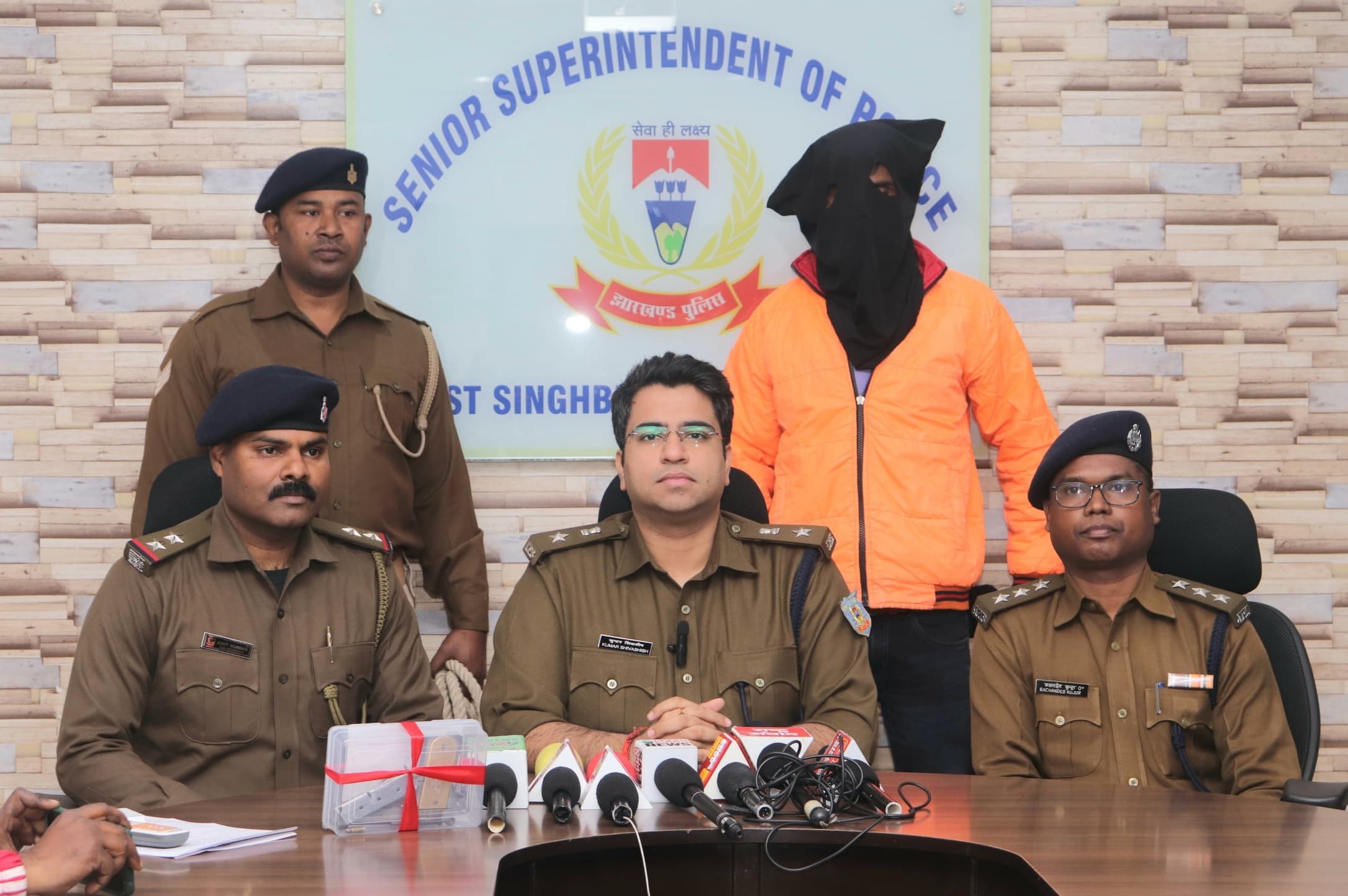 Jamshedpur News : टोनी हत्याकांड में फरार मोनी गिरफ्तार, हत्या में प्रयुक्त पिस्तौल बरामद