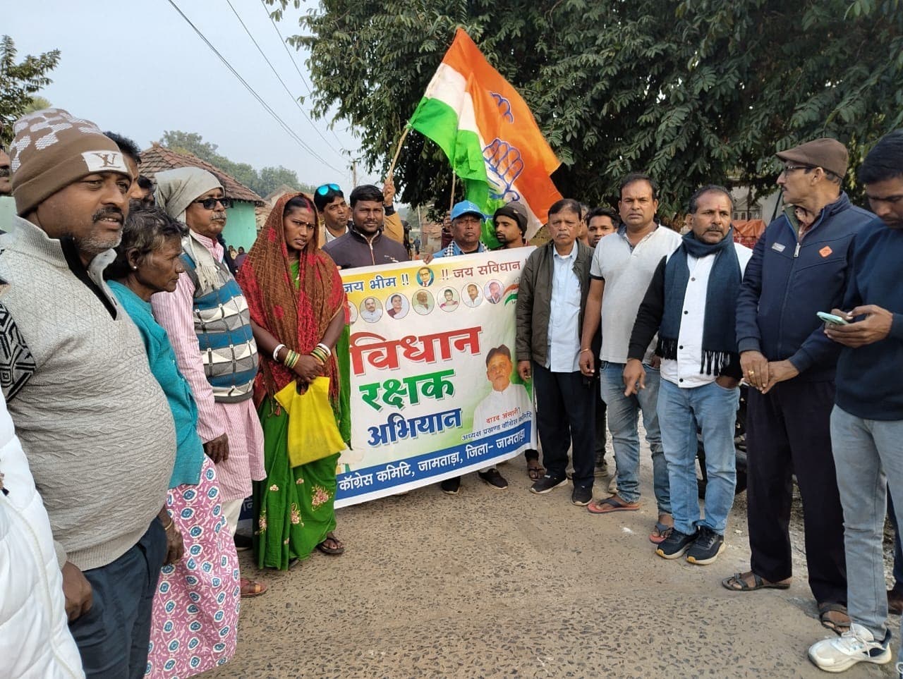 कांग्रेस पार्टी ने महुलबोना गांव में किया विरोध प्रदर्शन