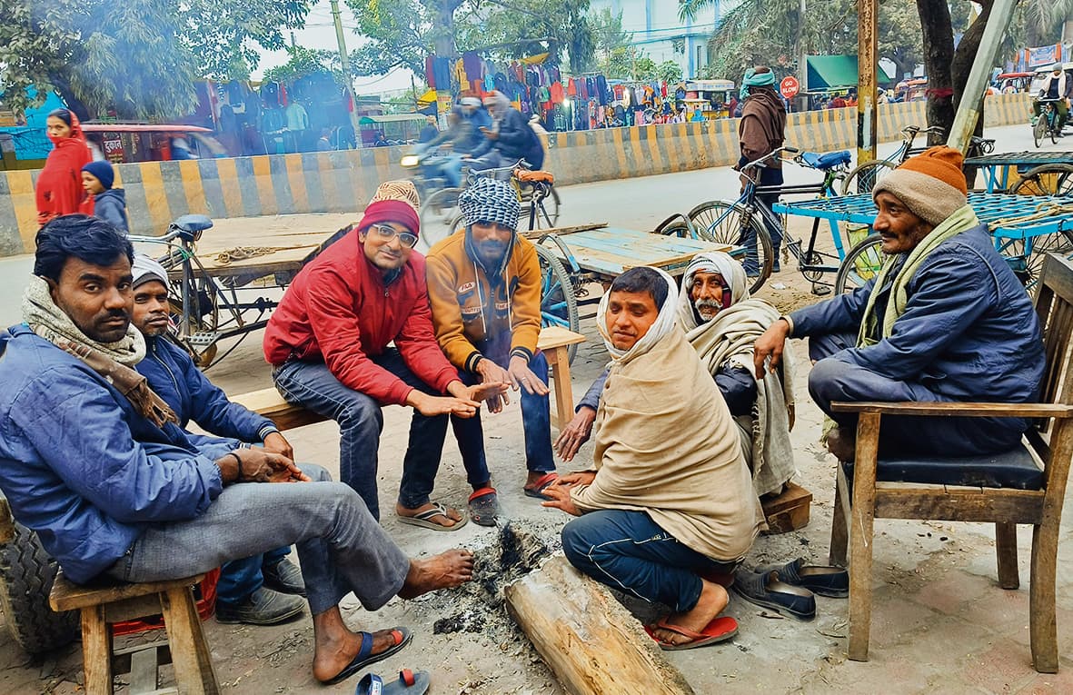 कोहरे की मार से आमजन परेशान, घंटों विलंब से पहुंच रहीं ट्रेनें