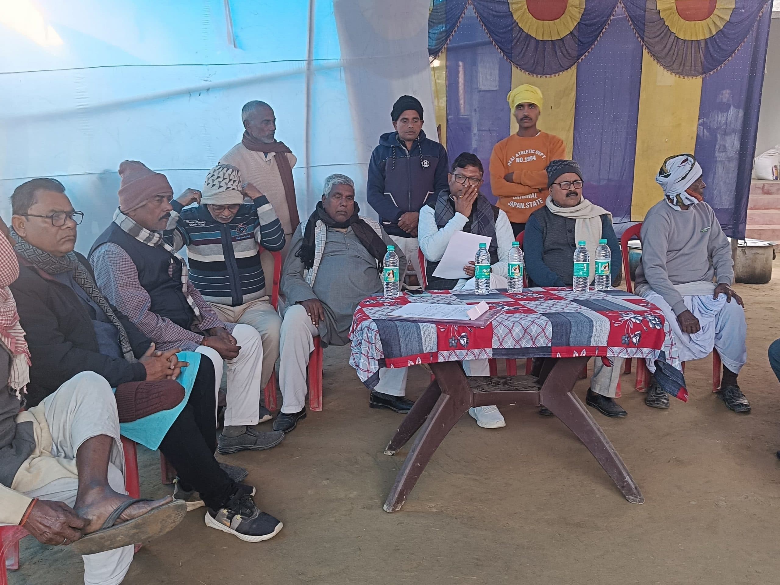 ग्रामीणों की समस्या से अवगत हुए विधायक, कार्यवाही का दिया आश्वासन