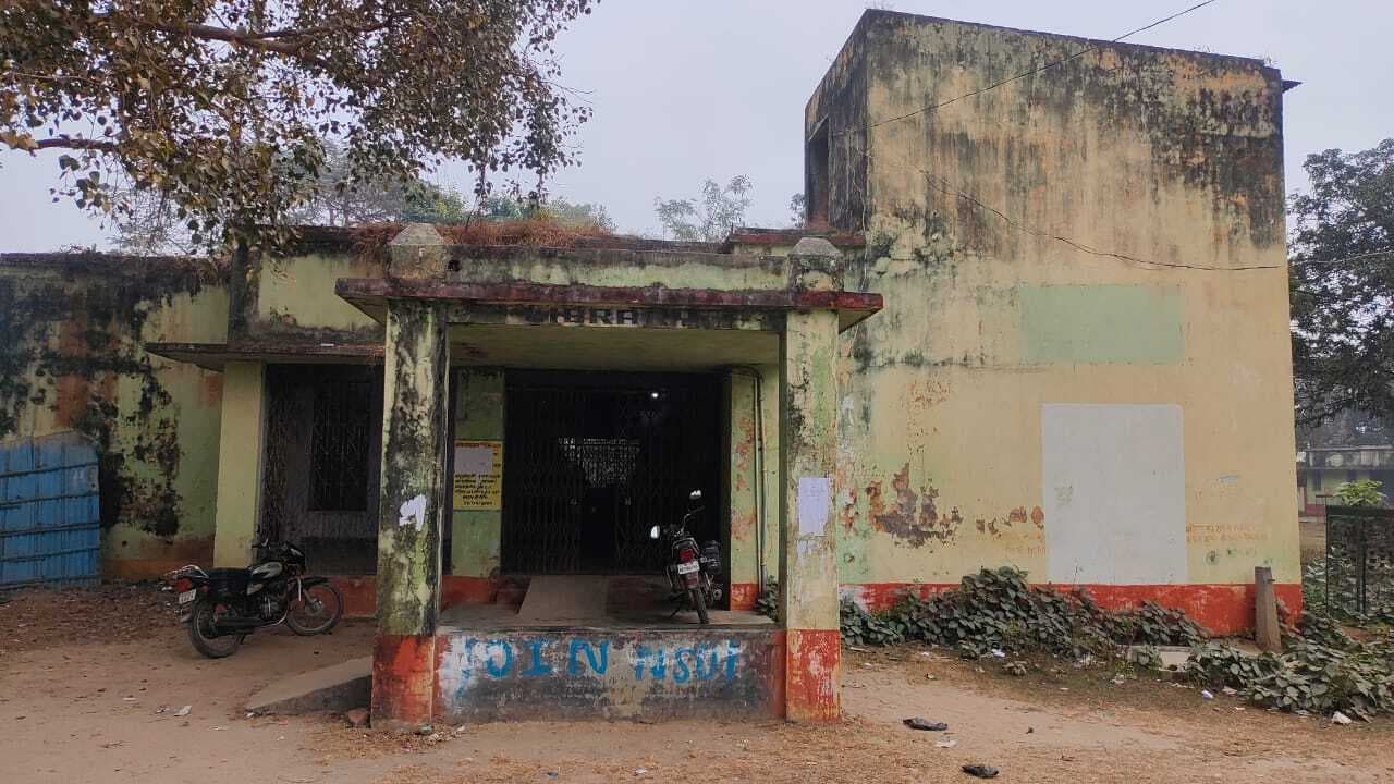 प्रभात खास, पुस्तकाध्यक्षों की कमी से बेजार हो रहा महाविद्यालय में पुस्तकालय