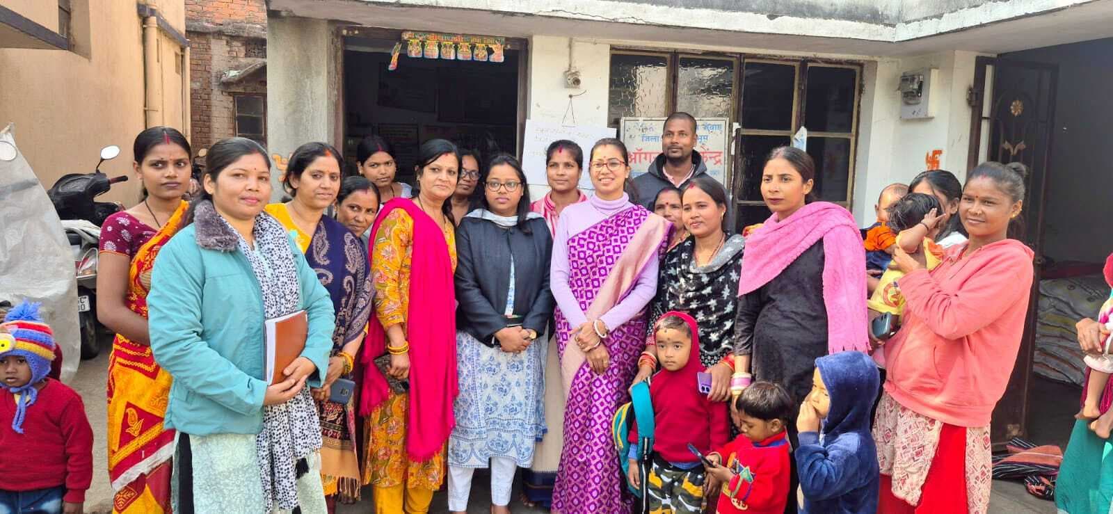 Jamshedpur news. आंगनबाड़ी में सूचना बोर्ड लगायें, जिसमें सभी योजनाओं की जानकारी स्पष्ट अंकित हो : पूर्णिमा साहू