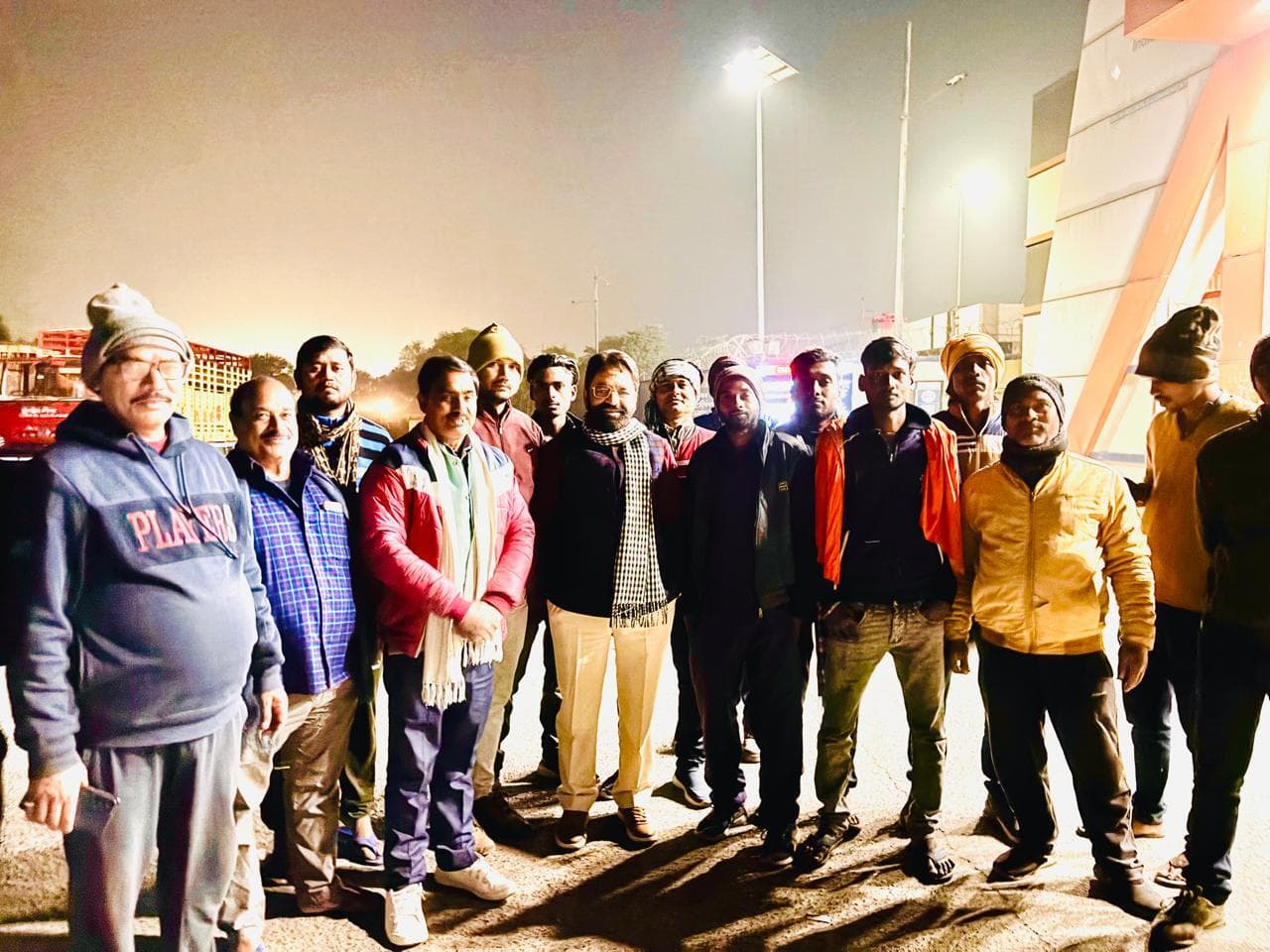 बॉटलिंग प्लांट के मजदूरों का शोषण बर्दाश्त नहीं : चंद्र प्रकाश सिंह