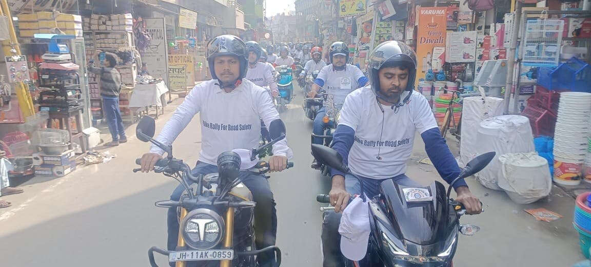 Giridih News :बाइक रैली निकालकर सड़क सुरक्षा के प्रति किया जागरूक