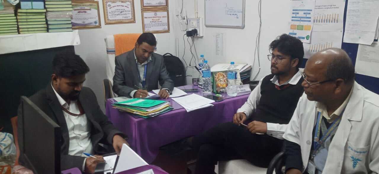 Chaibasa News : प्रसव कक्ष, बुजुर्ग व बच्चा वार्ड सहित लैब में व्यवस्था देखी, सुधार के निर्देश