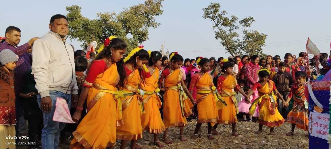 East Singhbhum News : टुसू मेला में रोलाडीह दल को मिला पहला पुरस्कार