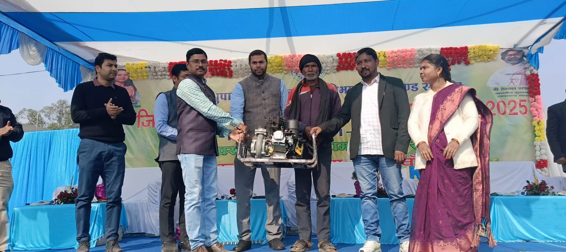 Seraikela News : नयी तकनीक से खेती व सरकारी योजना का लाभ उठा आय बढ़ायें किसान : डीसी