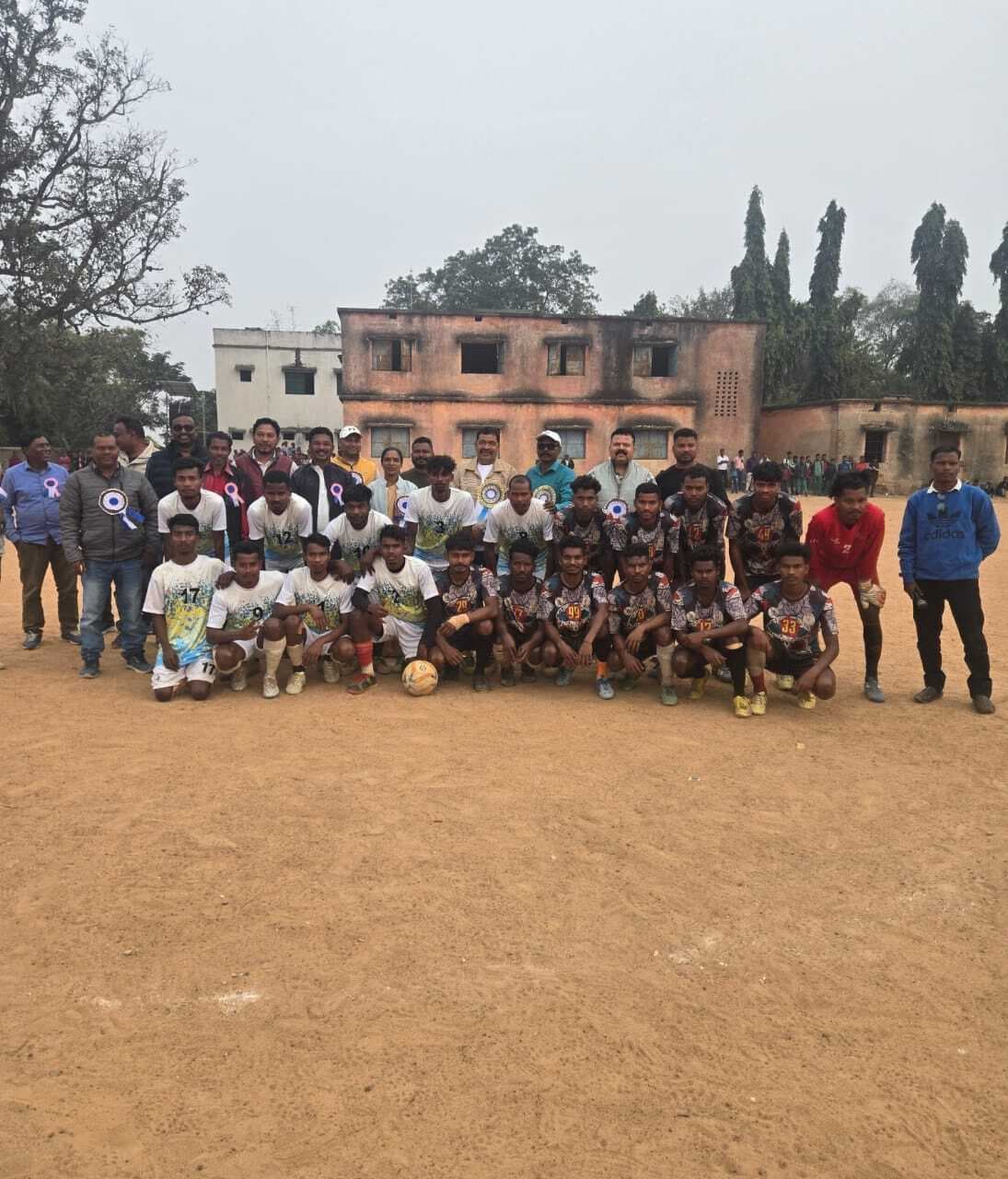 Chaibasa News : कोबरा एफसी को हरा एडीएम साई गितिलपी बनी चैंपियन