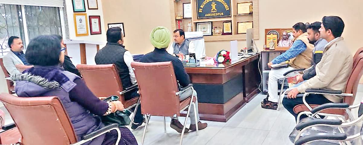 Jamshedpur News : बुनियादी सुविधाओं की वजह से लटका है पीएम आवास के लाभुकों का गृह प्रवेश, जुडको को मिला यह निर्देश