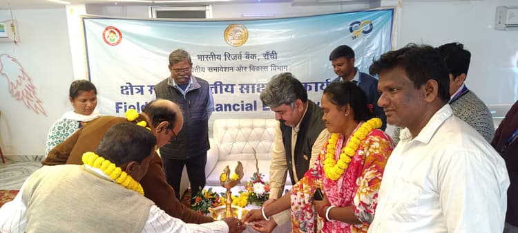 East Singhbhum news : परंपरा और विरासत को नयी ऊंचाइयों तक पहुंचाने में आधी आबादी की भूमिका अहम : प्रेम रंजन प्रशांत सिंह