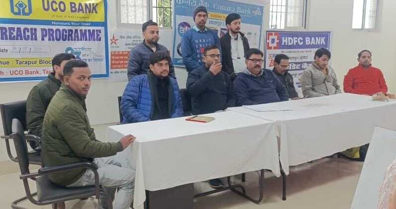 Munger news : केसीसी शिविर में लाभुकों को ऋण का मिला चेक