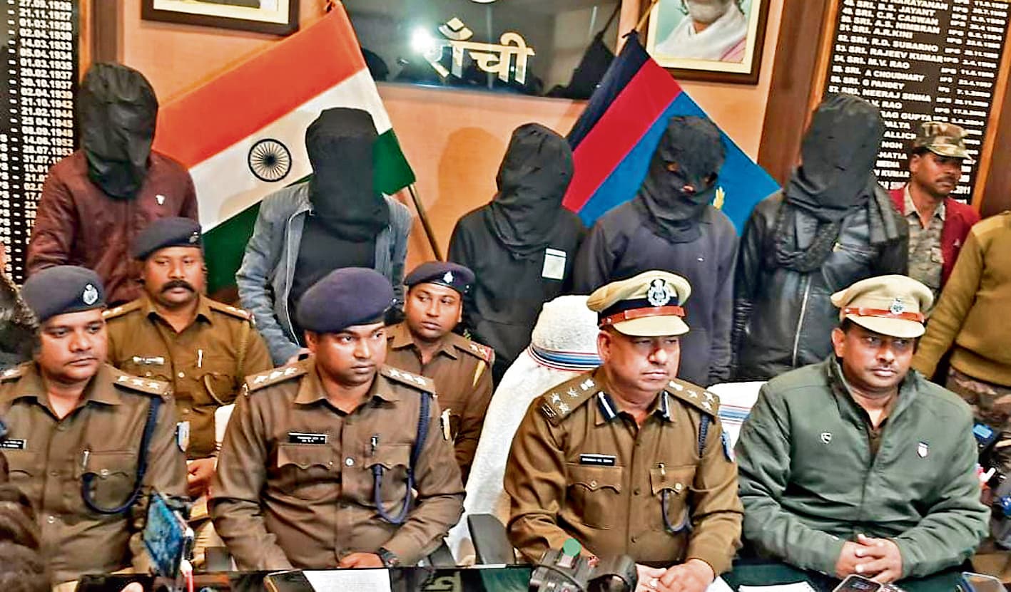 Ranchi News : प्रेमी से शादी के लिए कर्नाटक भागी थी युवती, पांच गिरफ्तार