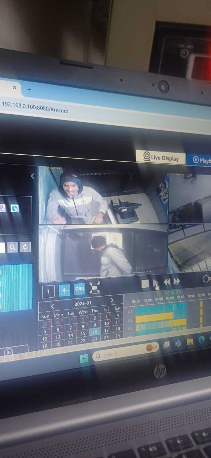 बंगाल से फोटोग्राफर को बुला लाखों का कैमरा किया गायब