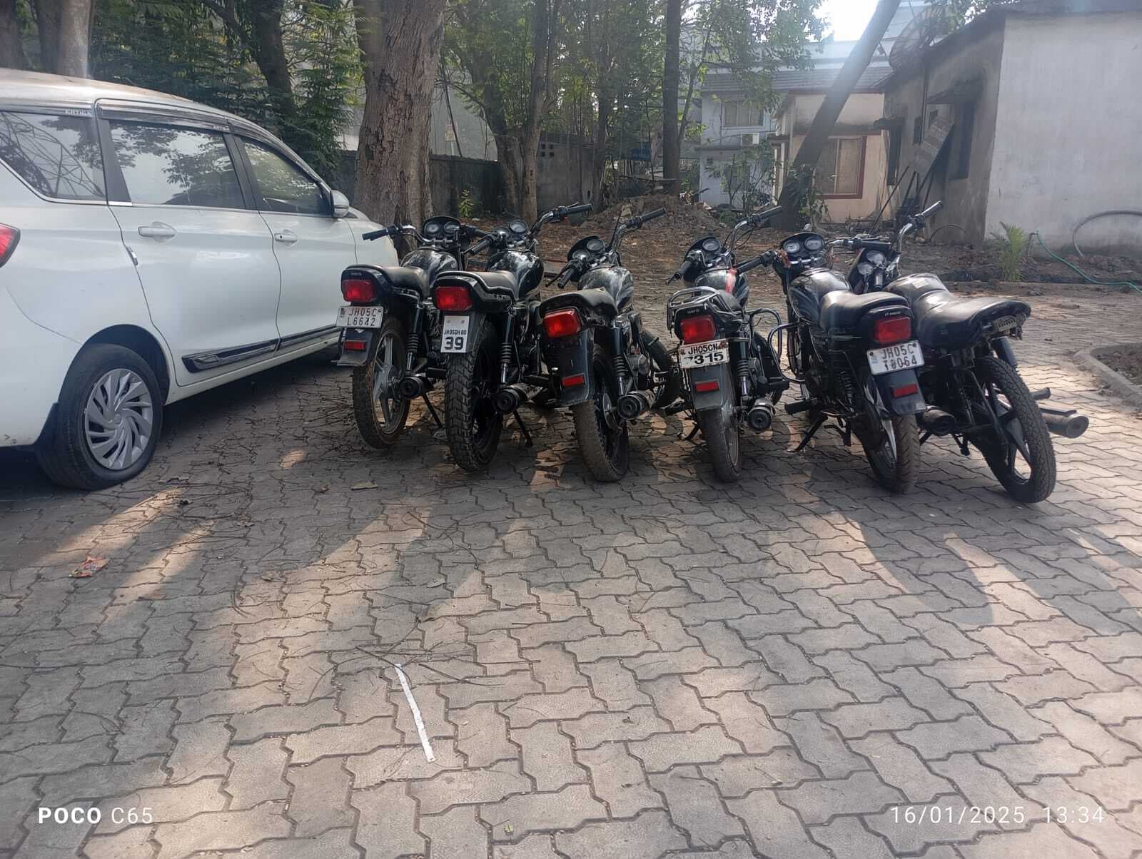 Jamshedpur News : चोरी की छह बाइक बरामद, तीन युवक गिरफ्तार, चोरी कर ऐसे कौड़ियों के भाव बेचता था हजारों की बाइक