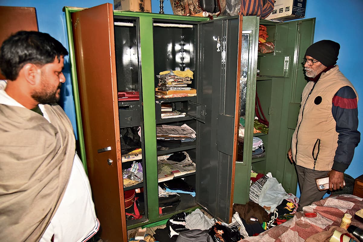 Jamshedpur News : कदमा : श्रीनाथ रेसीडेंसी में तीन फ्लैट से 20 से 22 लाख के गहने व सामान की चोरी