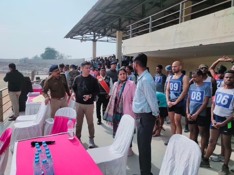 - चौकीदार बहाली के तहत शारीरिक दक्षता परीक्षा शुरू