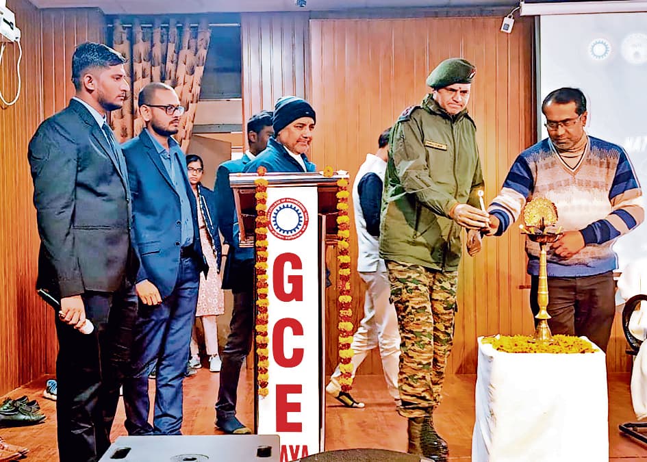 Gaya News : नौकरी करने के बजाय रोजगारदाता बनें युवा : कर्नल