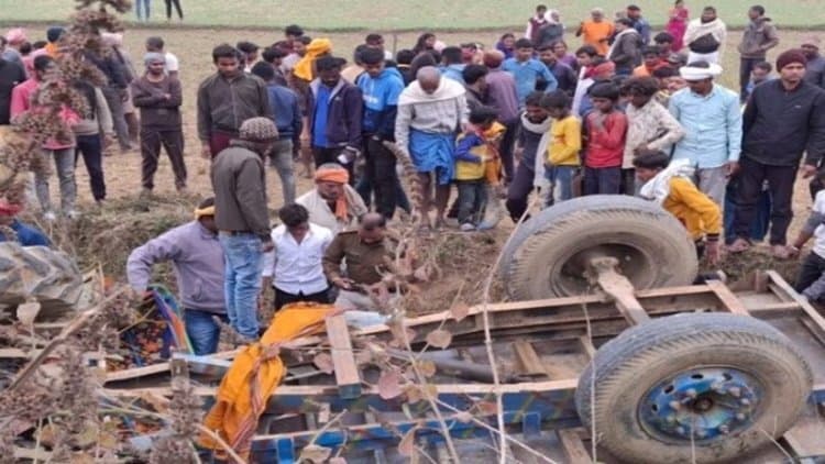 दाह-संस्कार में शामिल होने जा रहे दामाद की ट्रैक्टर पलटने से मौत, छह घायल