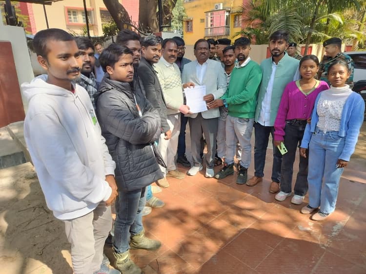 Ranchi News : जनजातीय भाषाओं के संरक्षण व शिक्षकों की नियुक्ति की मांग