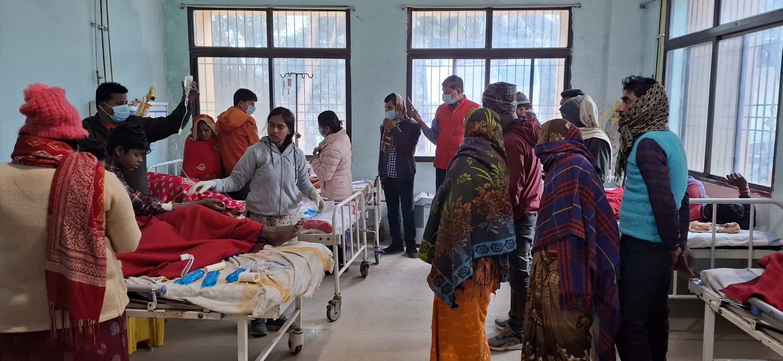 मिठाई खाने से आठ लोग बीमार, अस्पताल में चल रहा इलाज