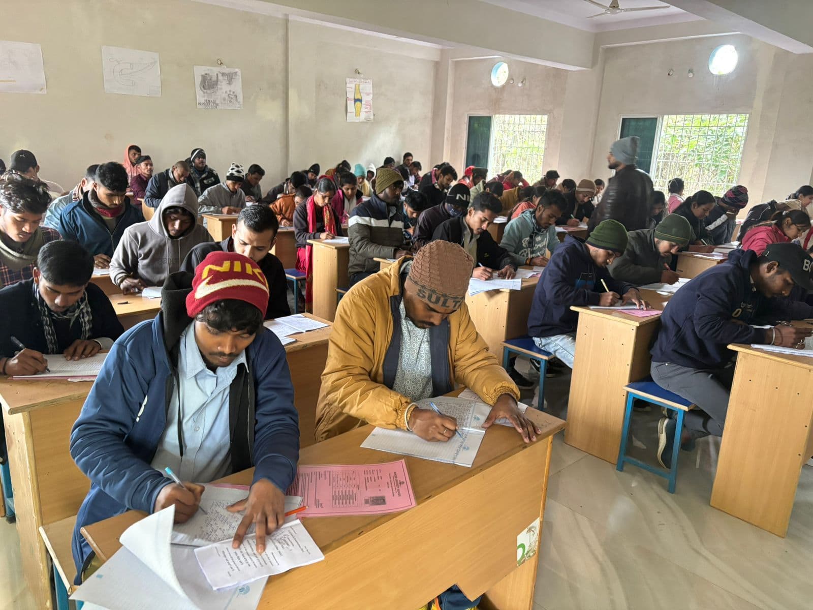 स्नातक सेमेस्टर-1 परीक्षा के दूसरे दिन कदाचार के आरोप में 10 परीक्षार्थी निष्कासित