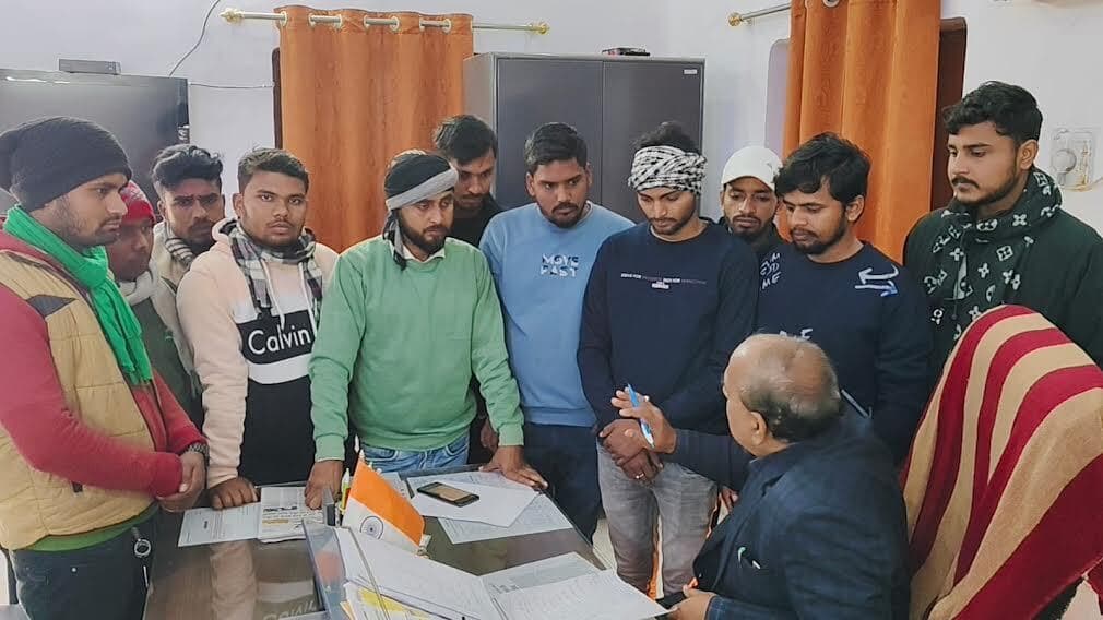 छात्र राजद ने ठाकुर प्रसाद महाविद्यालय मधेपुरा के प्राचार्य को सौंपा मांग पत्र