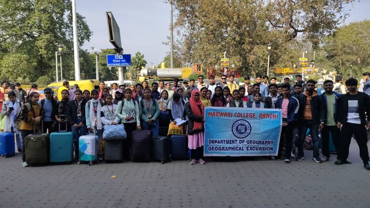 Education News : मारवाड़ी कॉलेज के 73 विद्यार्थी शैक्षणिक यात्रा पर मनाली गये